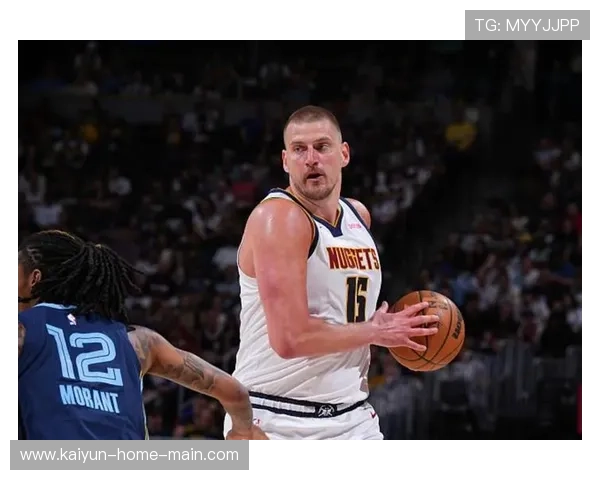 约基奇末节连续单打海斯锁定胜局,低位脚步与抛投终结展现MVP统治力 约基奇末节连续单打海斯锁定胜局,低位脚步与抛投终结展现MVP统治力